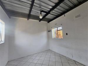 Room available in Molapo Soweto
