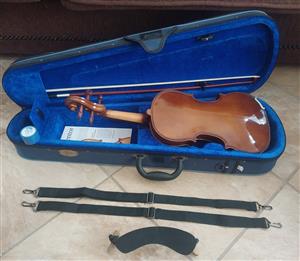 New violin set and carry-case