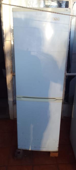 Double door KIC fridge in good condition