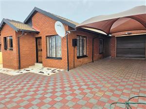 House For Sale in Soshanguve WW