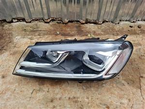 Volkswagen Touareg Headlight