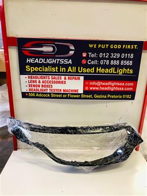 Range Rover Discovery 5 right side headlight replacement lens 