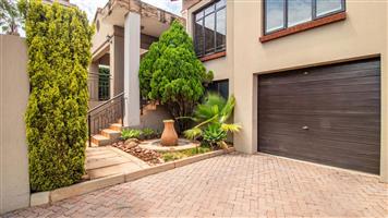 Stunning 3 Bedroom townhouse in a secure estate , Moreleta Park