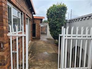 Cluster Rental Monthly in East Lynne