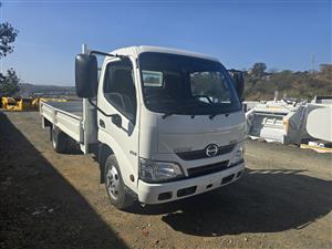 T802- 2018 HINO 300 SERIES 614 DROPSIDE BODY TRUCK