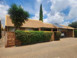 Townhouse For Sale in Rooihuiskraal