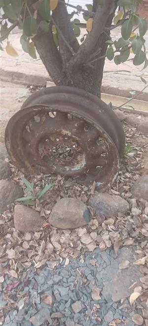 Rim, very old car
