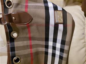 Im selling Burberry bag WhatsApp me 