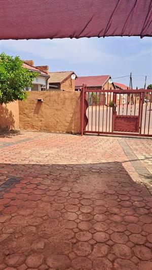 3 Bedroom House for sale in Soshanguve K