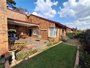 Townhouse For Sale in Alberton North