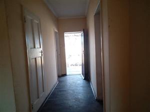  2 Bedroom House to Let in Wychwood, Germiston