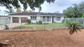 Beautiful large family home for sale in Vanes, Uitenhage.