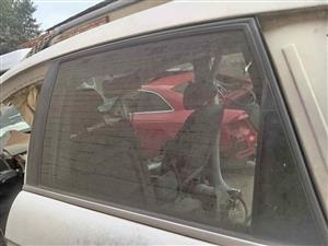 Chevrolet Captiva Ltz 2013 left rear door glass 