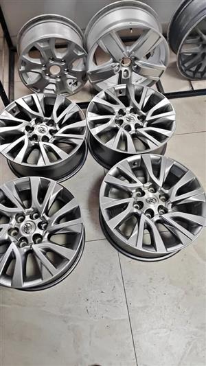 18inch Toyota Fortuner/Prado original mags set 
