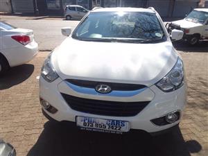 2013 iX35 2.0CRDi manual white color Leather Seat  112000km 
