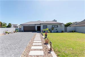 3 Bedroom house with flat in Langebaan