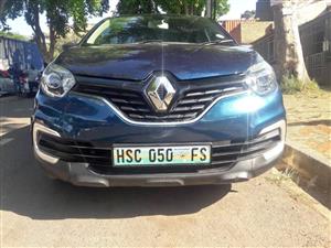 2018 Renault Captur T900  Manual  Petrol  Service book  Spare key  68000km 