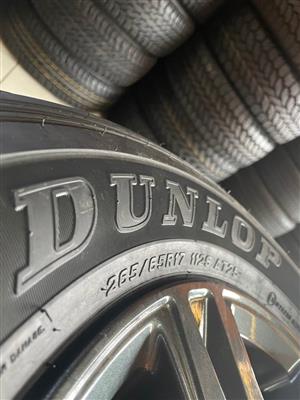 Toyota Hilux Gd6/Fortuner Original mag & new Dunlop Grandtrek At25