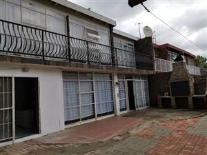 6 Bedrooms Female Commune is available for rental in Hatfield.