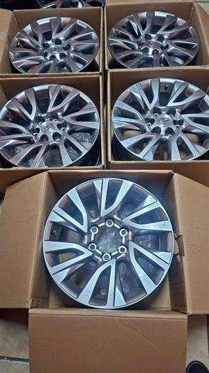 18inch Toyota Fortuner/Prado OEM mags set of 4(four)