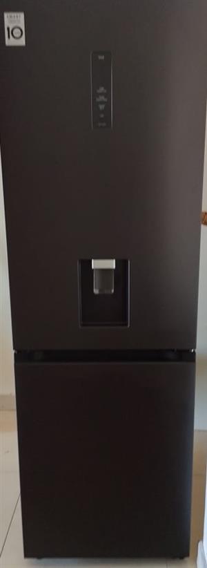LG 376L Bottom Freezer Fridge – Excellent Condition
