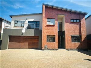 Cluster For Sale in Oriel