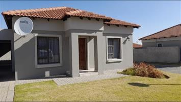 Modern 2-Bedroom Townhouse in Terra Nova, Trichardt
