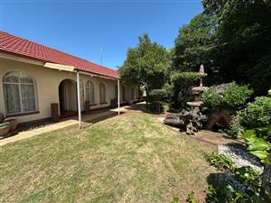 This 4 bedroom family home located in Unitas Park , Vereeniging is for Sale!