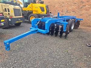 New Giant trailed hydraulic disc harrows for sale at Mad Farmer SA