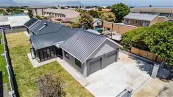 Newly Built Home with Flatlet in the Heart of Kleinmond