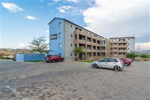 🏡 Ground Floor 2-Bedroom Apartment – Fleurhof, Roodepoort