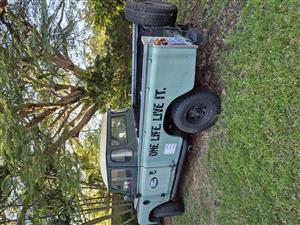 Land Rover Series 3 s. 1982 Ford V6, New tyres. Full canopy included