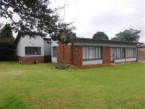 A Bargain Buy, 4 Bedroom House in Sonland Park. A bit of a Fixer Upper but worth the Price.