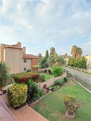 2 Bedroom unit for sale in Vaalpark in popular complex with easy river access