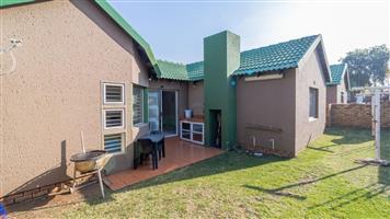 Townhouse For Sale in Winchester Hills