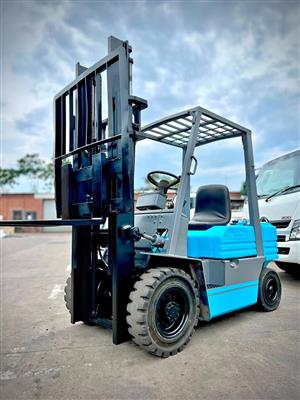 2.5 Toyota Petrol forklift for sale 