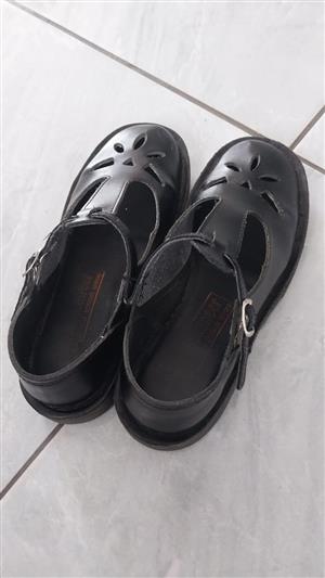 Girls school shoes size 6