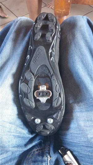 Cycling shoes