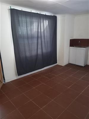 insuite room to rent in naturena 
