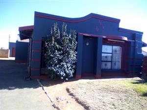 4 BEDROOM HOUSE FOR SALE IN LENASIA SOUTH EXT 4