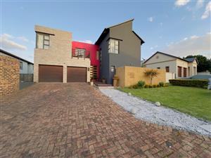 House For Sale in Valley View