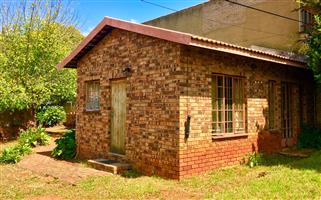 North Facing Garden Cottage with Catio