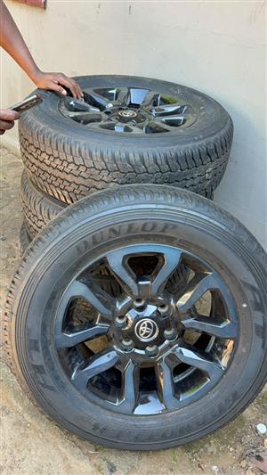 Toyota legend RS 18inch with Dunlop grandtrekAT25/60R18 x4