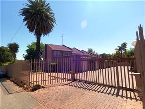 Starter-Perfect in Kew: Secure and spacious with a private garden and pet friendly!