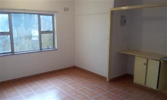 Malvern 1bedroomed to rent for R2800