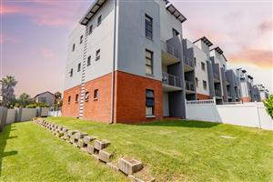 Modern Ground Floor Apartment with Private Garden