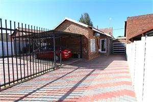 A BEAUTIFUL THREE BEDROOM HOUSE IN PHAGAMENG