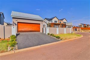 Exquisite Modern Living in a Secure Luxury Estate