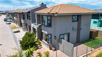 Townhouse For Sale in Dana Bay