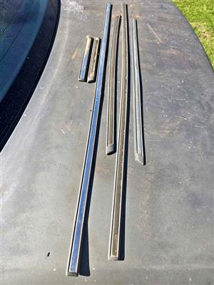 FORD SAPPHIRE/SIERRA SIDE BEADINGS. 
